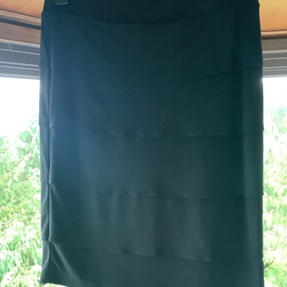 SOLD - Not For Sale
❤️Host Pick❤️ Joseph Ribkoff tiered skirt - Picture 3 of 7